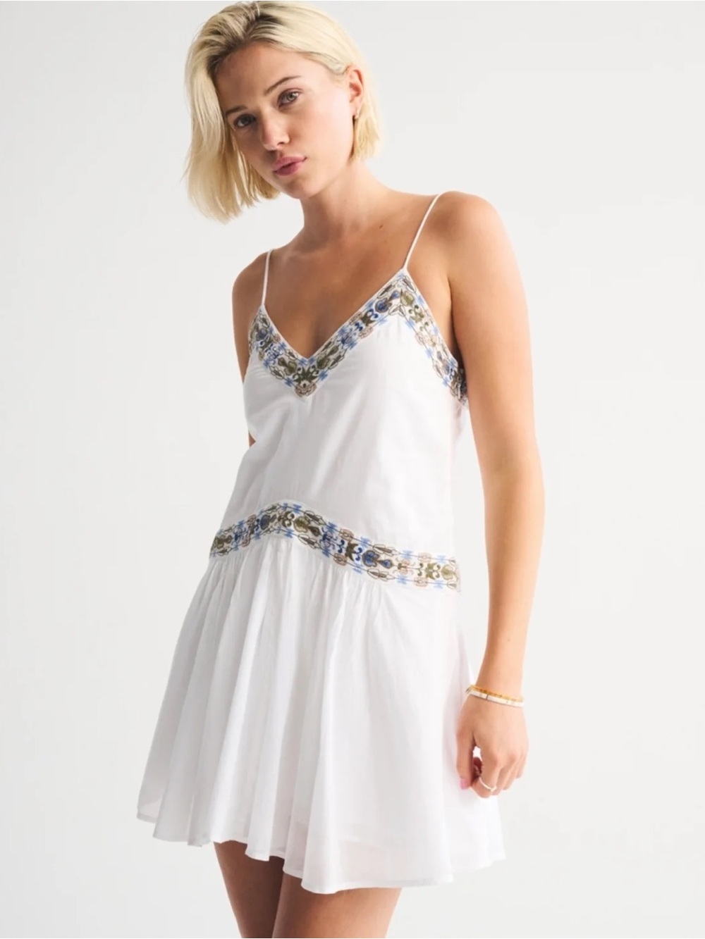 NWT Abercrombie & Fitch  Embroidered V Neck Flowy Mini Skort Size medium tall